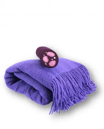 Wohndecke Bouclé aus Wolle in lila mit Wurst, gefertigt aus 100 % natürlicher Wolle, vereint Schönheit und Funktionalität auf einzigartige Weise.