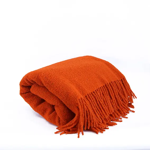 Boucle-decke-wolldecke-aufschnitt-Berlin-stylische-decke-Wohnzimmer-rot-orange-knallige-farben-wohndecke-kuscheldecke