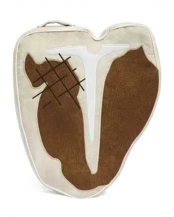 Das Laptopkissen im Fleischlook sieht aus wie ein T-Bone-Steak. Es ist dem Filet und Knochen aus dem unteren Rücken des Rinds nachempfunden. Das Wurstkissen oder Fleischkisschen eignet sich als Sitzkissen und Laptopauflage.