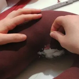 Aufschnitt-Berlin-Silvia-Wald-NAchhaltigkeit-reparatur-tipps&tricks-how-to-reparieren-mit-nadel-und-faden-nähen-reparieren Aufschnitt-reparatur-tipps&tricks
