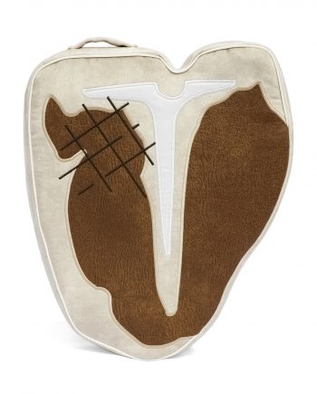 Das Laptopkissen im Fleischlook sieht aus wie ein T-Bone-Steak. Es ist dem Filet und Knochen aus dem unteren Rücken des Rinds nachempfunden. Das Wurstkissen oder Fleischkisschen eignet sich als Sitzkissen und Laptopauflage.