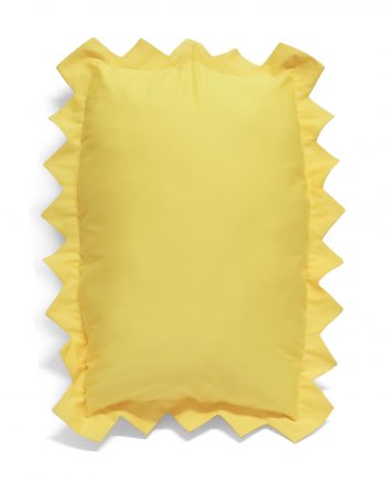Unsere leckeren, deftigen Maultaschen kannst du als Kissen nutzen. Ihre weiche, samtige Oberfläche macht sie zum gemütlichen Sofakissen.