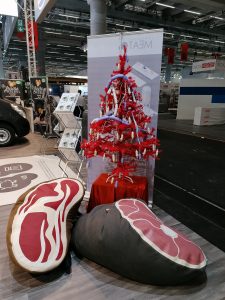 Aufschnitt-Berlin-Schinken-Keule-Schinkenkissen-Sitzsack-Fatboy-Sitzkissen-groß-Loungekissen-Silvia-Wald